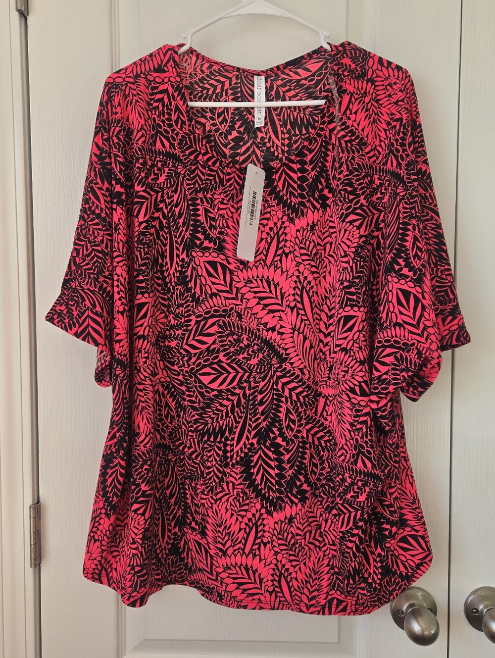 Dear Scarlett Women’s Pink and Black Leaf-Print Blouse Size 2x Nwt